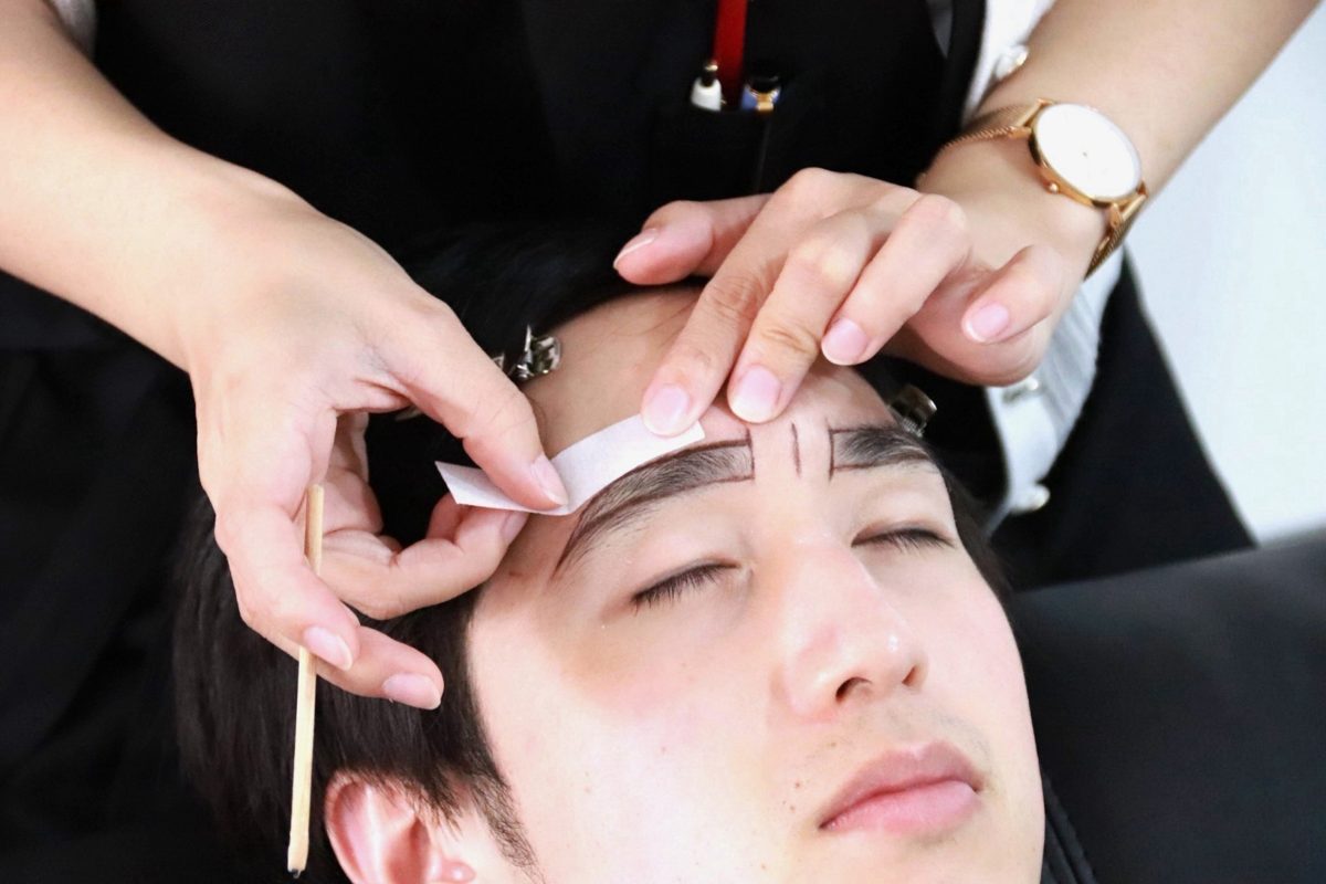 眉毛ワックスの様子